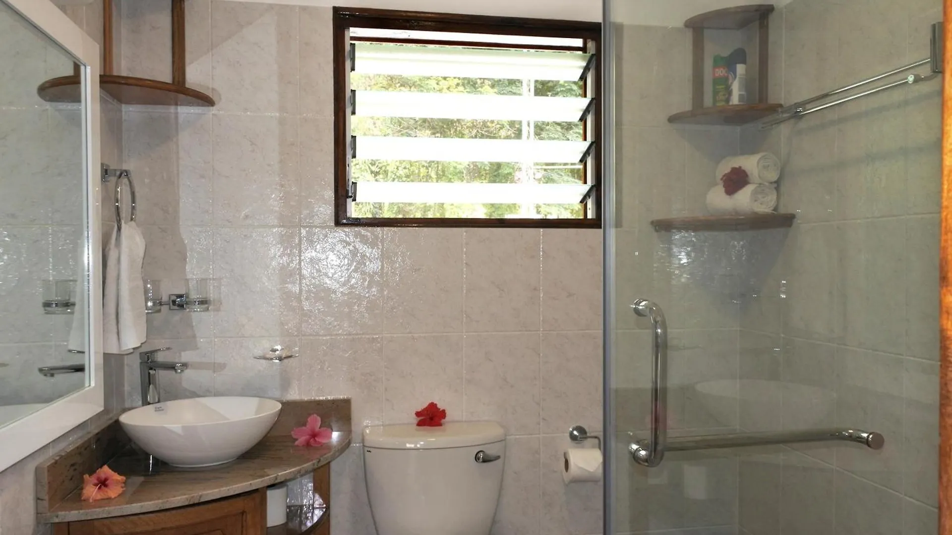 Contemporary Studio With Sea View In Mahe 56M² + Terrace Misere 0*,