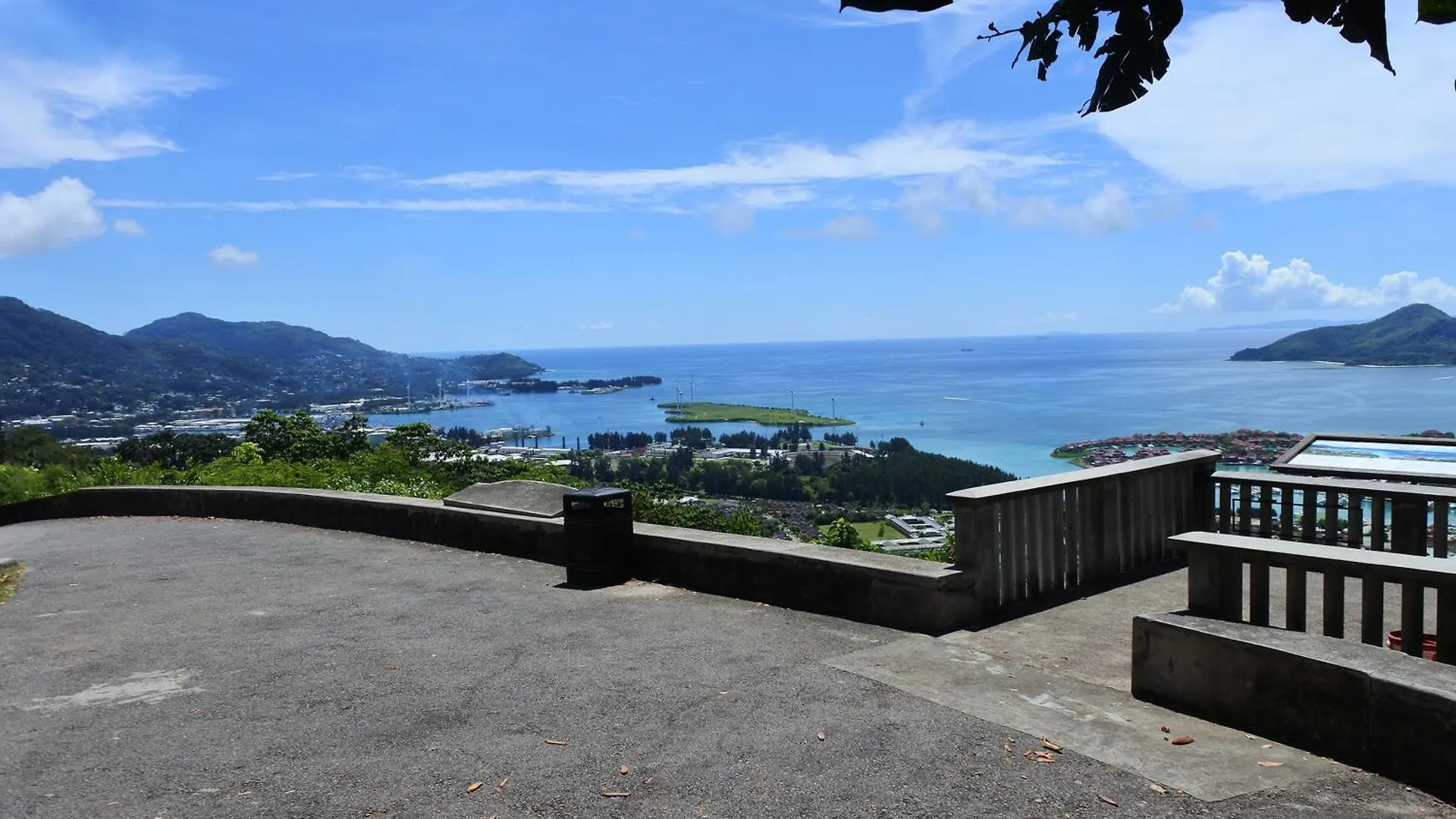 Contemporary Studio With Sea View In Mahe 56M² + Terrace Misere