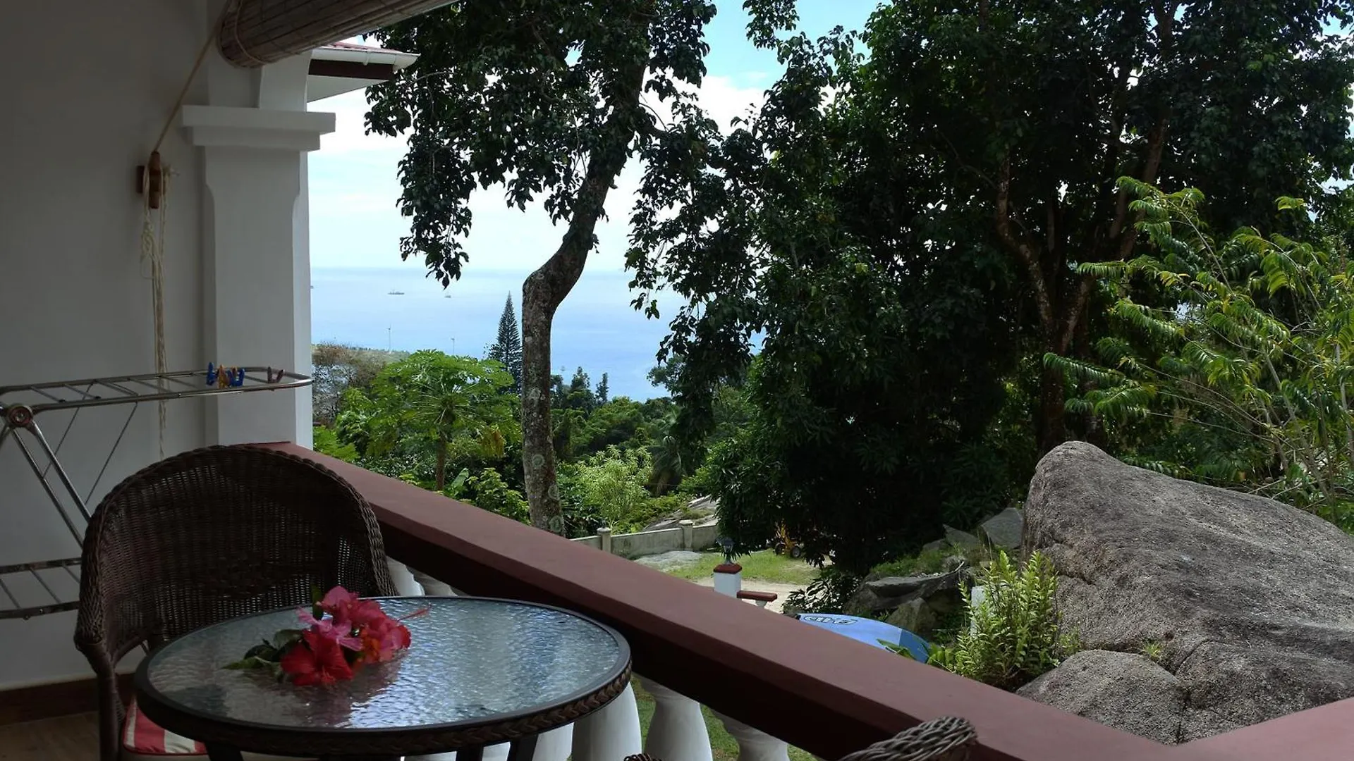Apartment Contemporary Studio With Sea View In Mahe 56M² + Terrace Misere